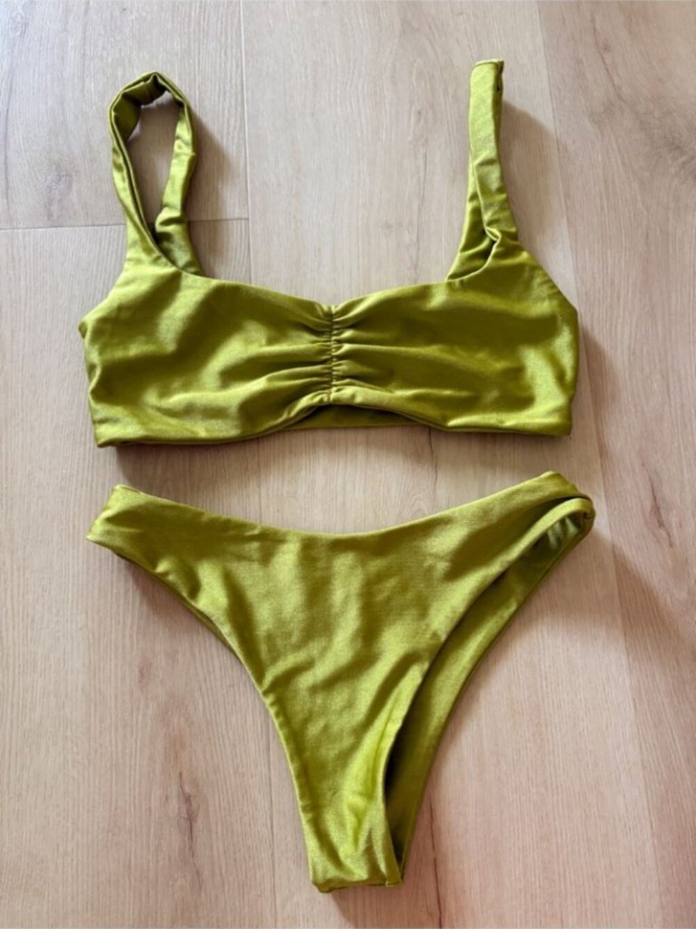 Koana Swimsuit Bikini Set Scrunch Top Mid Waist Seamless Bottom Green Small — image 8 of 8